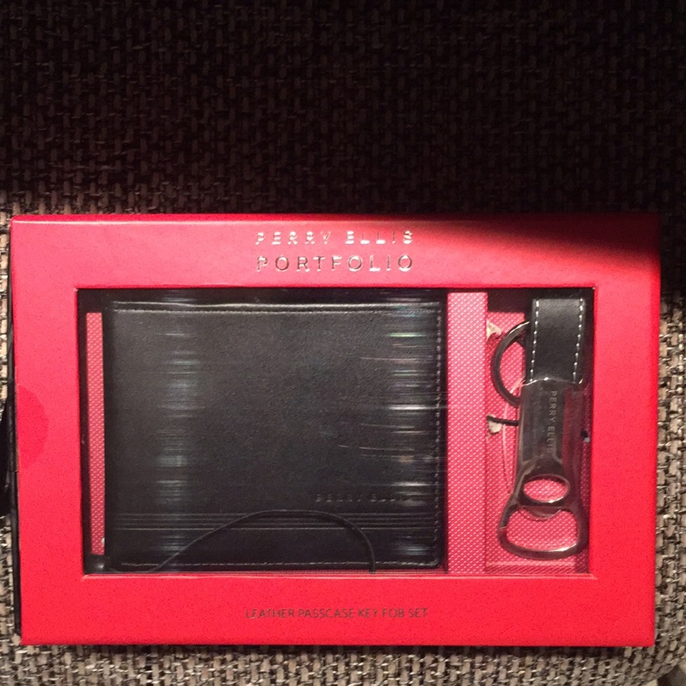Perry Ellis wallet and key fob